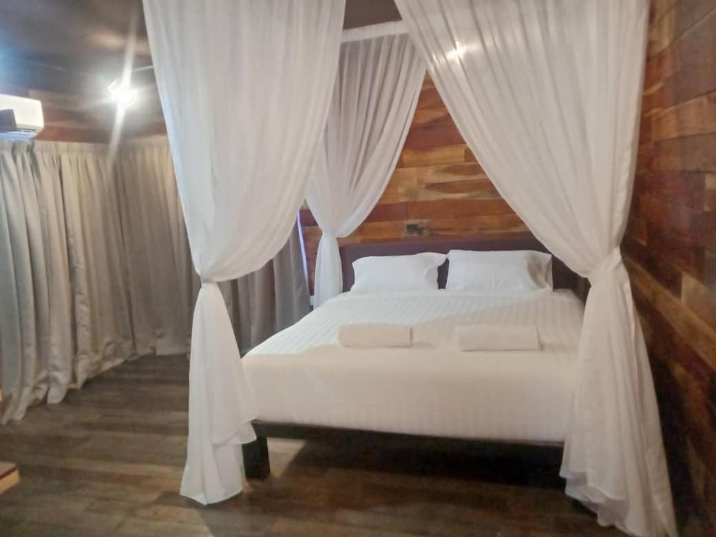 Utan Teluk Nipah Villa Pekan Pangkor Buitenkant foto